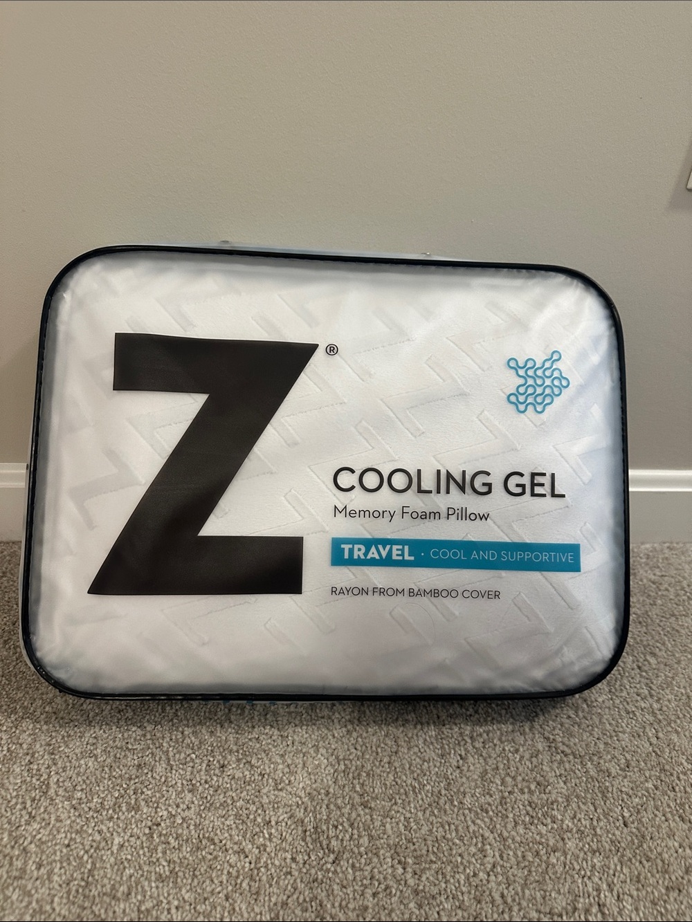 NWT - Z Cooling Gel Travel Memory Foam Pillow - White with Blue Accen